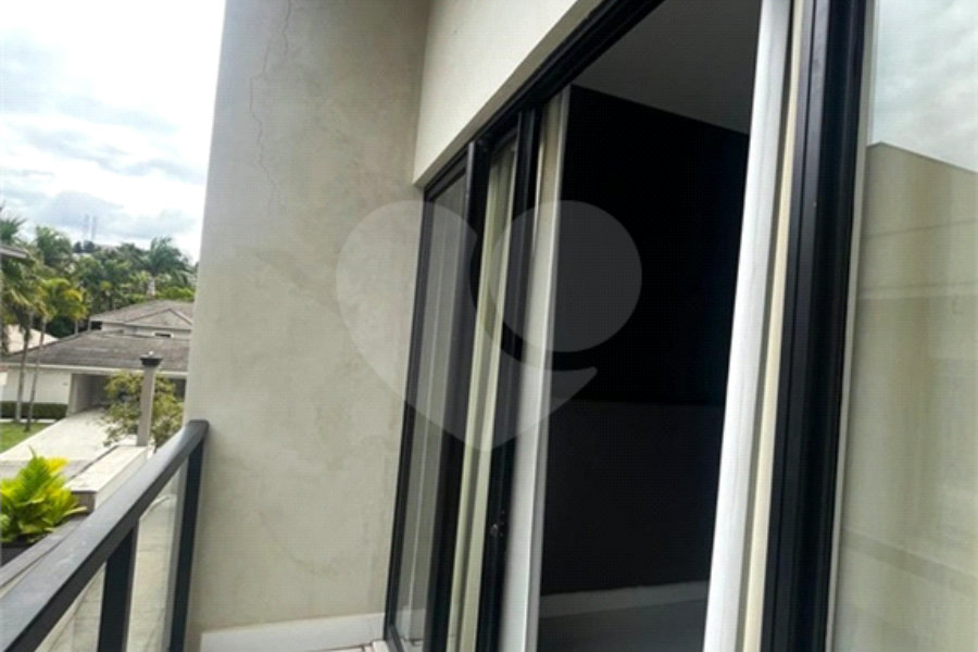 Casa à venda com 5 suítes no condomínio Tamboré II, Santana de Parnaíba - SP