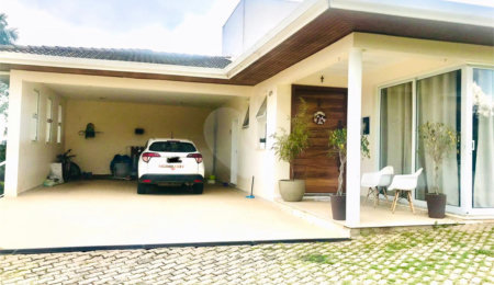 Casa à venda com 3 quartos, sendo 1 suíte,  no condomínio Residencial Patrimônio do Carmo, São Roque - SP