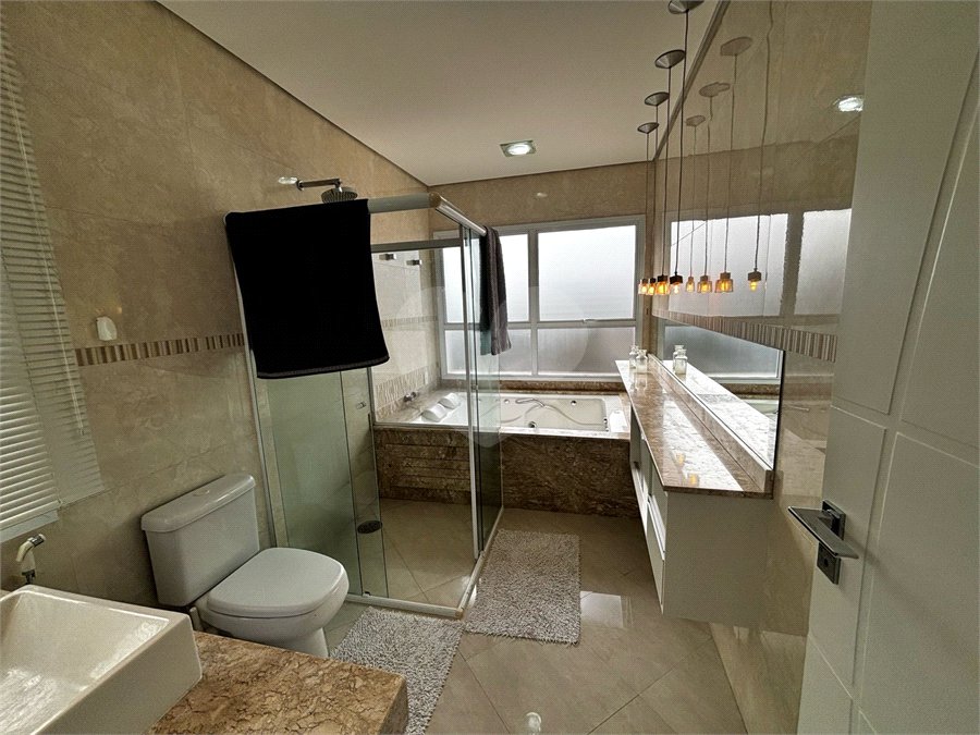Casa à venda com 4 quartos, sendo 3 suítes,  em Vila Oliveira, Mogi das Cruzes, SP