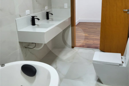 Casa à venda com 3 suítes no condomínio Hills, Arujá - SP