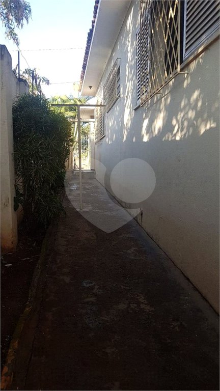 Casa térrea para venda em Araraquara/SP.