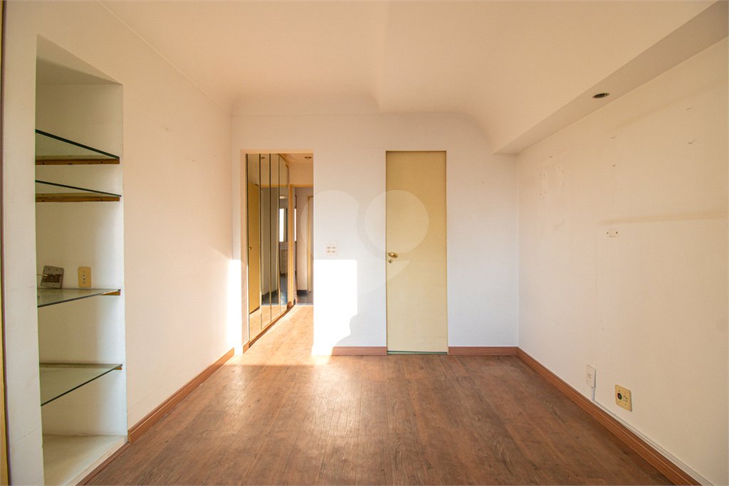 Apartamento à venda com 3 quartos, sendo 1 suíte, em Campo Belo, São Paulo, SP