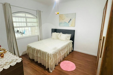 Casa à venda com 4 quartos, sendo 1 suíte,  em Jardim Stella, Santo André, SP