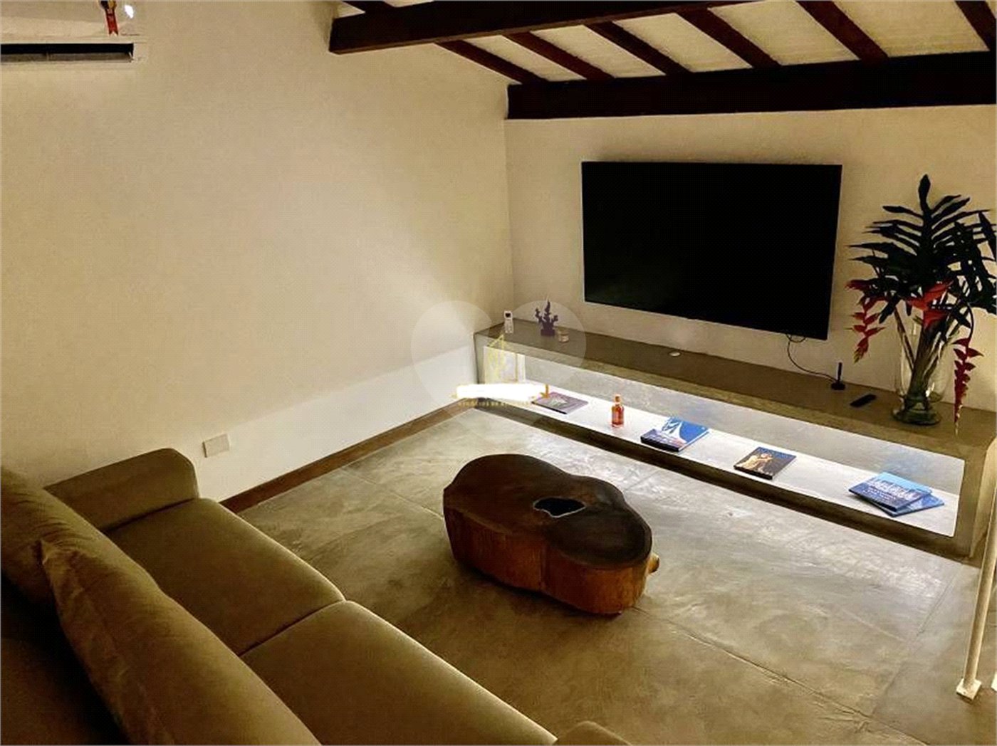 Casa à venda com 4 quartos, sendo 2 suítes,  em Barra Velha, Ilhabela, SP