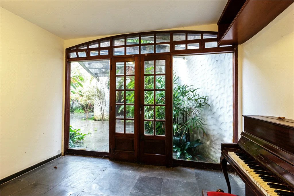 Casa à venda com 4 quartos, sendo 1 suíte,  em Jardim das Bandeiras, São Paulo, SP