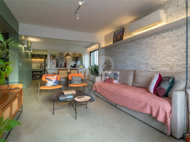 Apartamento à venda com 3 quartos, sendo 1 suíte,  em Moema, São Paulo, SP