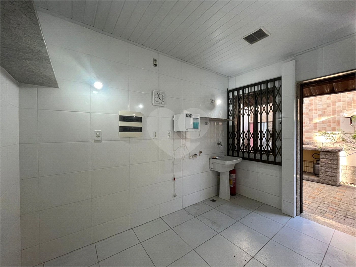 Casa à venda com 2 quartos, sendo 1 suíte, no condomínio Residencial Vale das Palmeiras, Rio de Janeiro - RJ