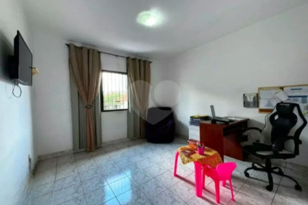 Casa com 124m² , 3 dormitórios , 4 vagas de garagem , à venda , na Vila Sacadura Cabral em Santo André.