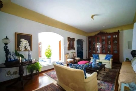 Casa à venda com 5 quartos, sendo 2 suítes, em Jardim Everest, São Paulo, SP