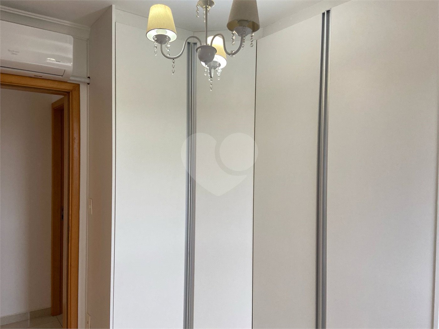 Apartamento à venda com 3 quartos, sendo 1 suíte, em Jardim Estoril, São José dos Campos, SP