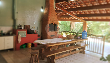 Casa à venda com 3 quartos, sendo 1 suíte,  no condomínio Acmti - Colinas do Mosteiro, Terras de Itaici e Recanto dos Pássaros, Indaiatuba - SP
