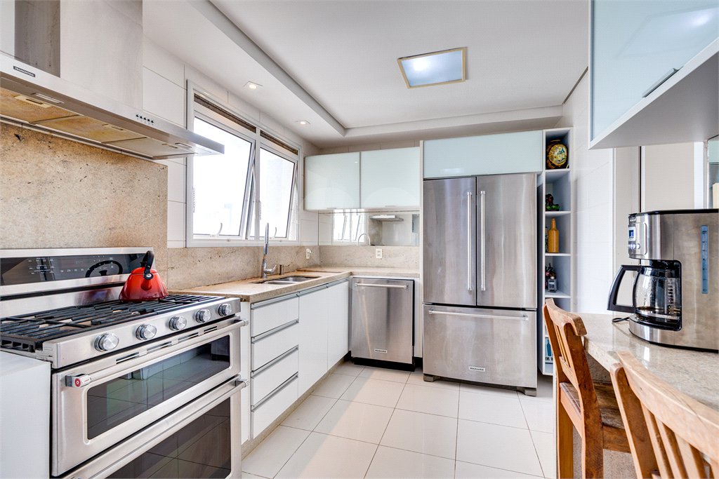 Apartamento à venda com 4 suítes em Campo Belo, São Paulo, SP