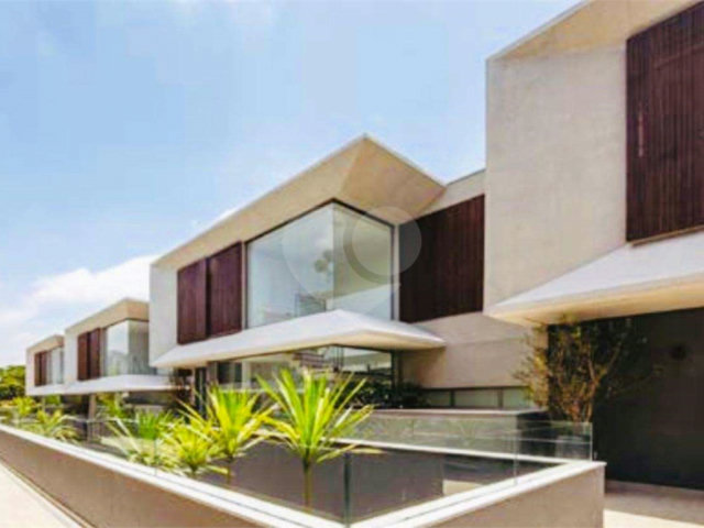 Casa à venda com 3 suítes no condomínio Casas Oás, São Paulo - SP