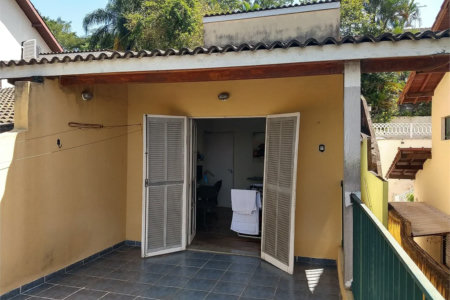 Sobrado à venda com 4 quartos, sendo 1 suíte,  em Parque dos Príncipes, São Paulo, SP