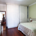 Sobrado à venda com 4 quartos, sendo 3 suítes, em Vila Paulicéia, São Paulo, SP