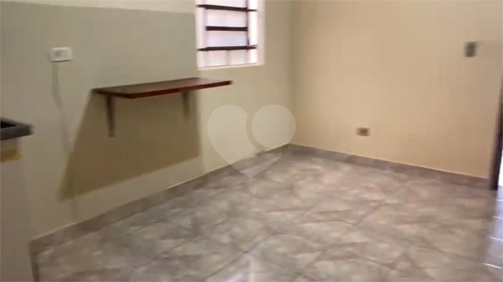 Casa à venda com 3 quartos, sendo 1 suíte,  no Centro, Salto, SP