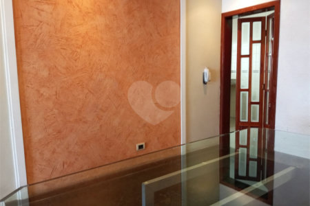 Casa à venda com 3 quartos, sendo 1 suíte, em Vila Nivi, São Paulo, SP