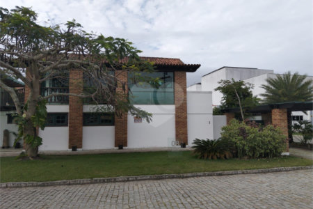 Casa em condomínio à venda com 3 quartos, sendo 2 suítes, em Portinho, Cabo Frio, RJ