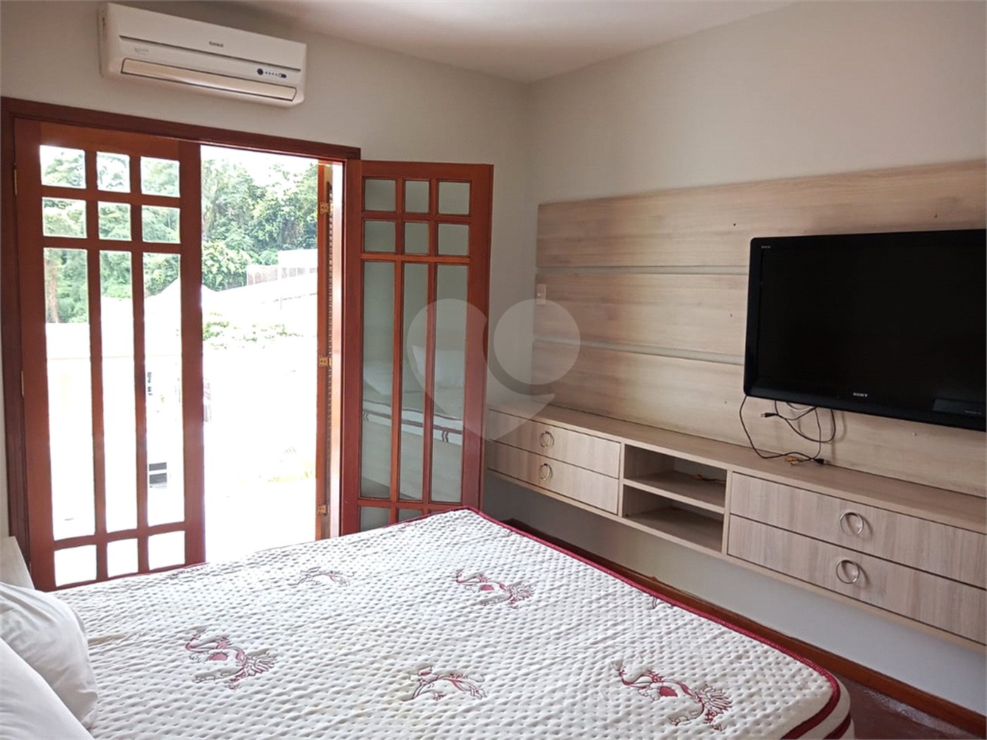 Sobrado à venda com 4 quartos, sendo 3 suítes, em Tremembé, São Paulo, SP