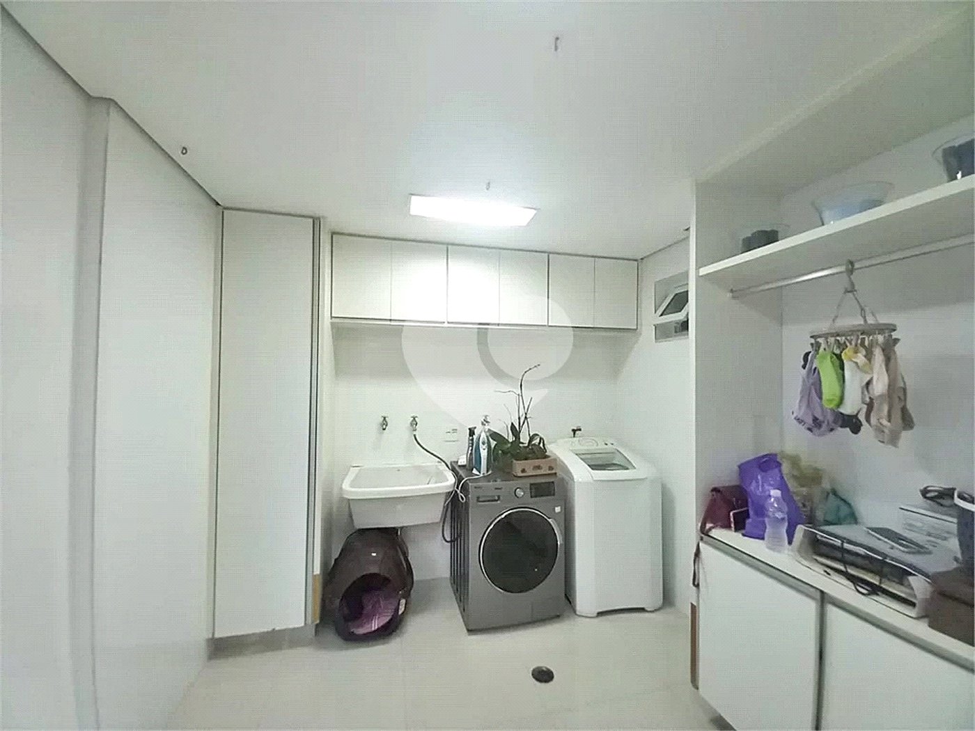 Casa à venda com 4 quartos, sendo 3 suítes,  no condomínio Itatinga 1, São Paulo - SP