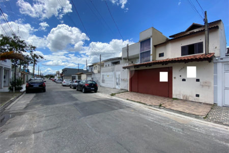 Sobrado à venda com 5 suítes em Jardim dos Ipês, Suzano, SP