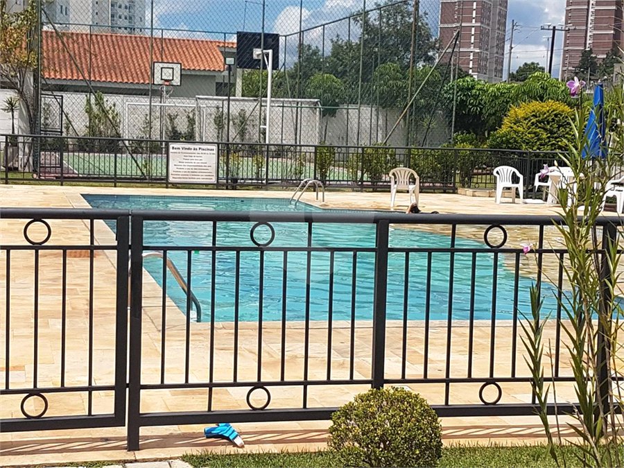 Casa à venda com 3 quartos, sendo 1 suíte, no condomínio Villa das Flores, Mogi das Cruzes - SP