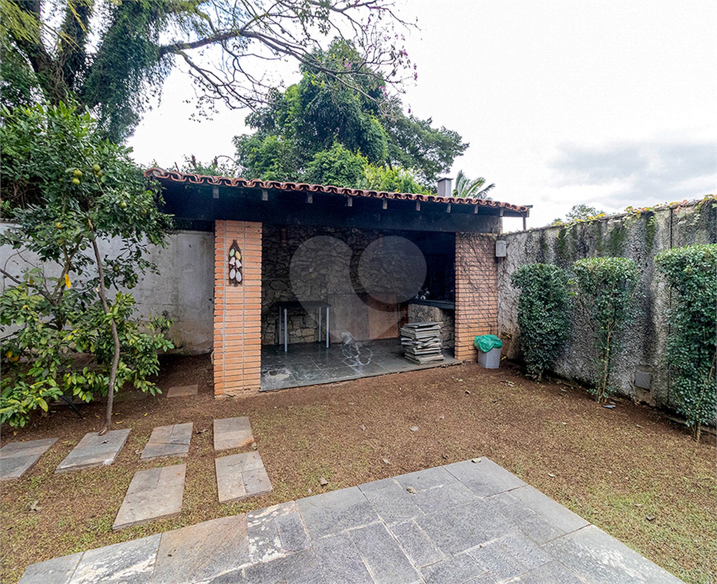 Casa à venda com 3 quartos, sendo 2 suítes, em Alto de Pinheiros, São Paulo, SP