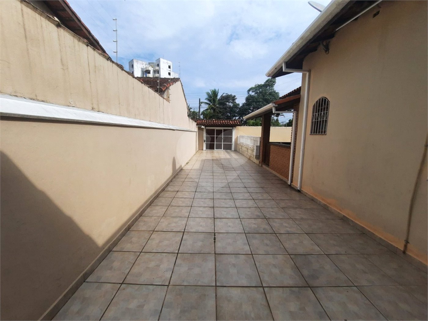 Casa à venda com 3 quartos, sendo 1 suíte,  em Jardim Aruan, Caraguatatuba, SP
