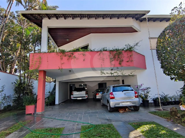Sobrado à venda com 4 quartos, sendo 2 suítes,  em Interlagos, São Paulo, SP