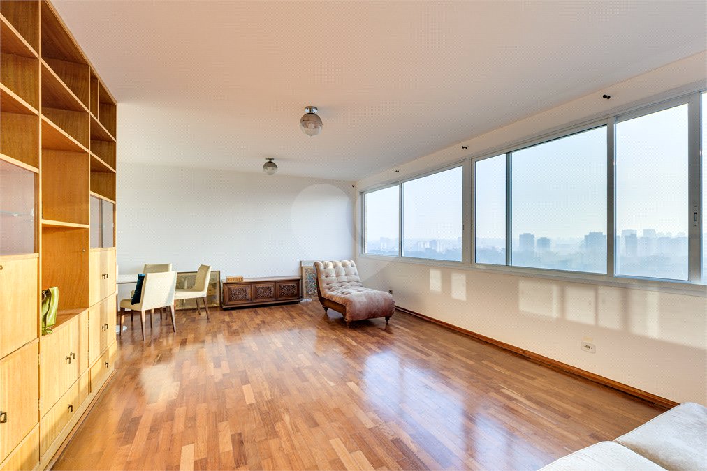 Apartamento à venda com 4 quartos, sendo 1 suíte, em Chácara Santo Antônio, São Paulo, SP