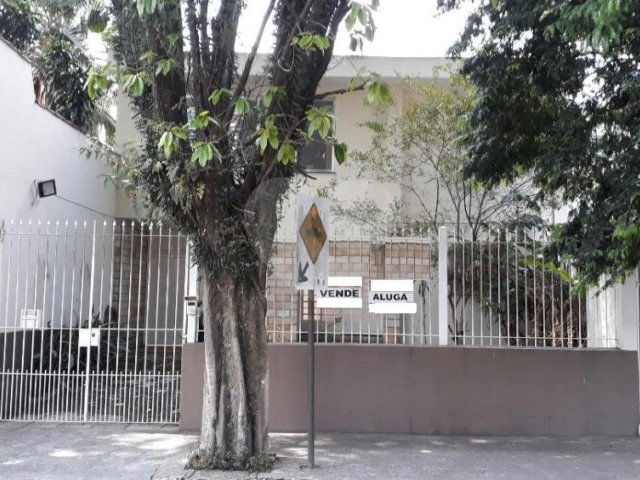 Sobrado à venda com 3 quartos, sendo 1 suíte,  em Campo Belo, São Paulo, SP