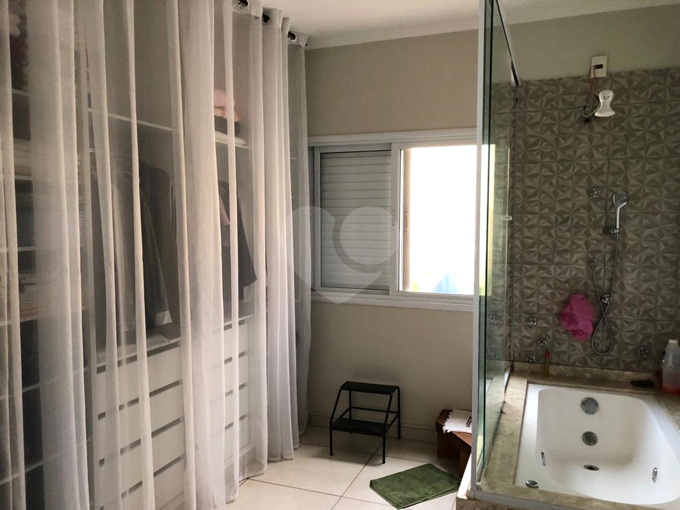Casa à venda com 5 quartos, sendo 2 suítes, no condomínio Terras de Santa Izabel, Salto - SP