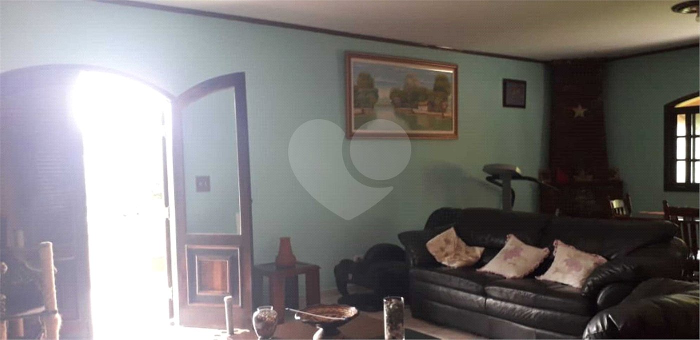 Casa à venda com 4 quartos, sendo 2 suítes, no condomínio Gleba II, Mairiporã - SP