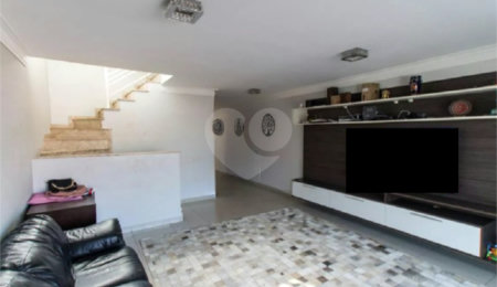 Sobrado à venda com 3 quartos, sendo 1 suíte,  em Vila Nivi, São Paulo, SP