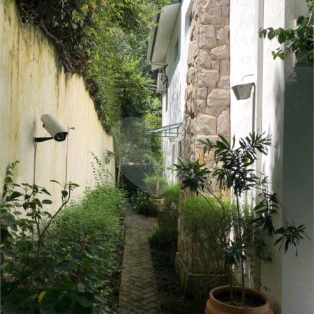 Sobrado à venda com 3 quartos, sendo 1 suíte,  em Panamby, São Paulo, SP