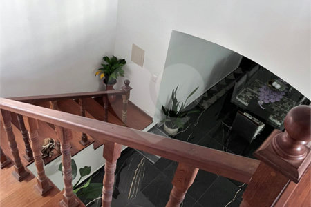 Sobrado à venda com 5 quartos, sendo 2 suítes,  em Jardim da Granja, São José dos Campos, SP