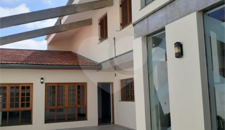 Sobrado à venda com 4 quartos, sendo 2 suítes, em Tremembé, São Paulo, SP
