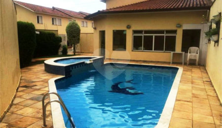 Casa à venda com 3 quartos, sendo 1 suíte,  no condomínio Vila das Macieiras, São Paulo - SP