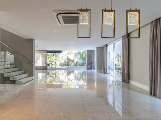 Casa à venda com 4 suítes no condomínio Hípica Garden, São Paulo - SP