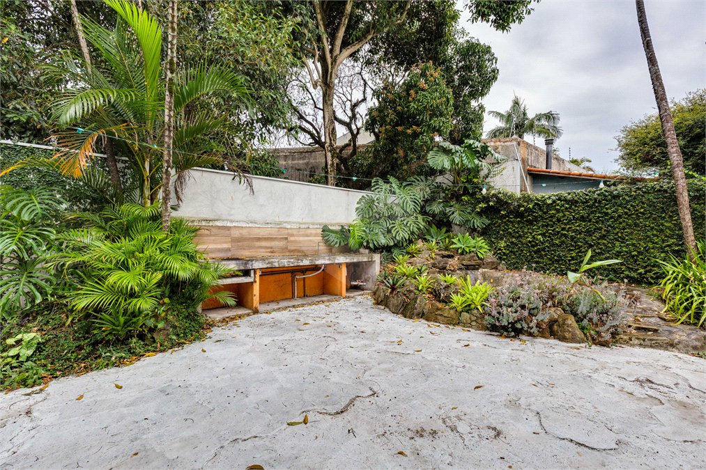 Casa de Vila à venda ou para alugar com 4 quartos, sendo 1 suíte, em Granja Julieta, São Paulo, SP