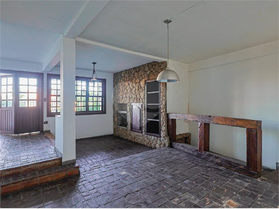 Sobrado à venda com 3 quartos, sendo 1 suíte,  em Jardim Leonor, São Paulo, SP