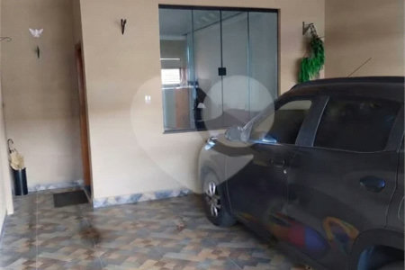 Casa Nova (Apenas 2 Anos) com Suíte: Conforto, Segurança e Localização Privilegiada!