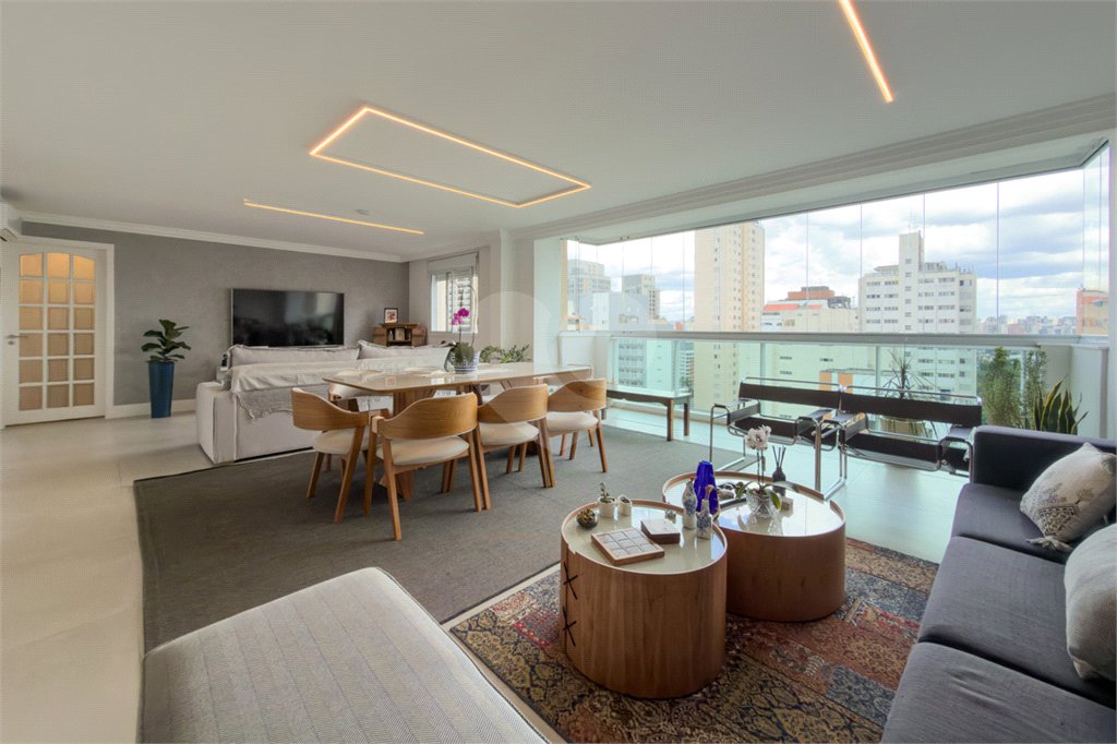 Apartamento com 205 metros no Campo Belo