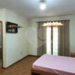 Casa com 205m² , 3 dormitórios , sendo todos suítes , 5 vagas , á venda no bairro Bangú em Santo André.