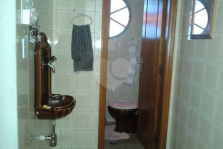 Sobrado à venda com 5 quartos, sendo 1 suíte, em Vila Mazzei, São Paulo, SP