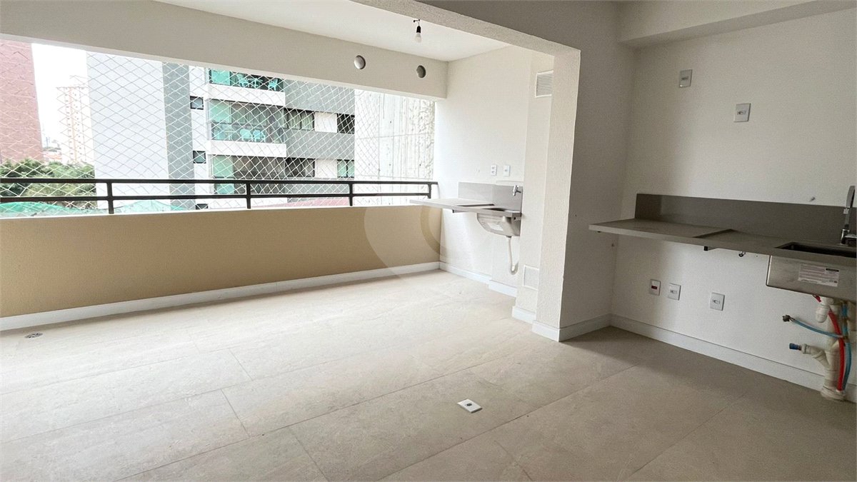 Apartamento à venda com 3 quartos, sendo 1 suíte, em Mirandópolis, São Paulo, SP