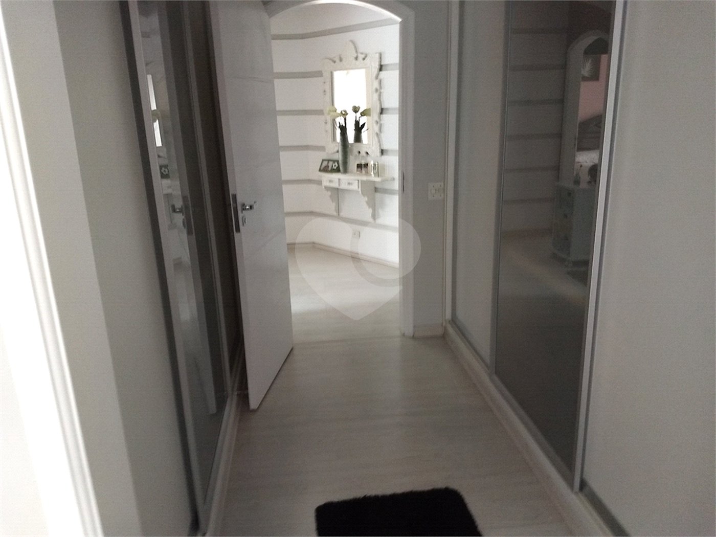 Casa Térrea à venda ou para alugar com 4 suítes em Horto, São Paulo, SP