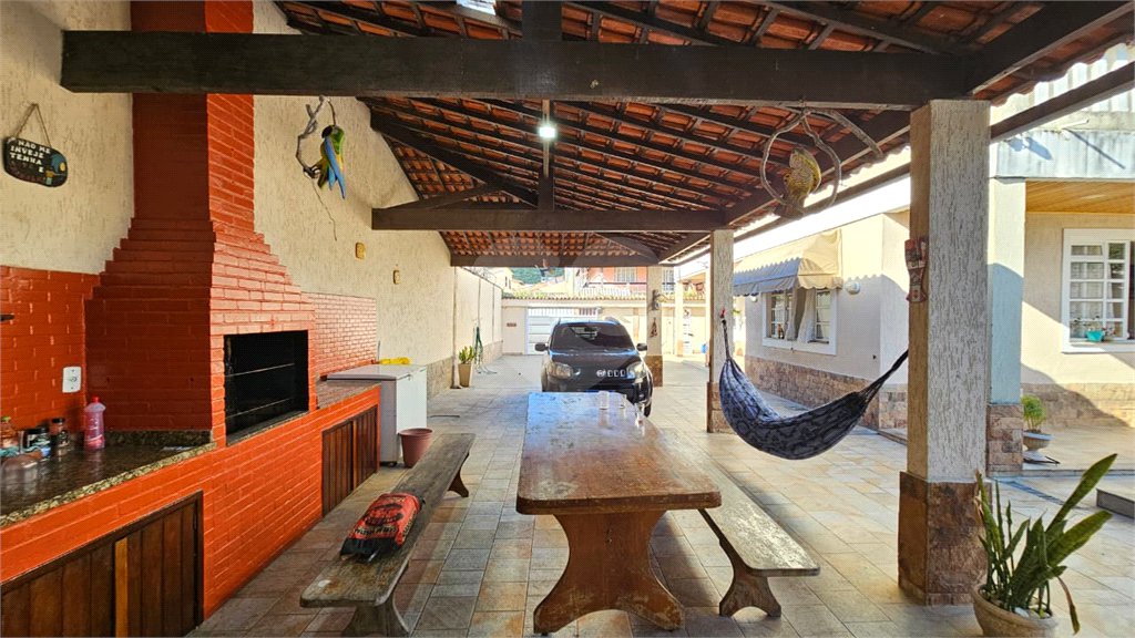 Casa à venda com 5 quartos, sendo 3 suítes,  no condomínio Colinas do Magarça, Rio de Janeiro - RJ