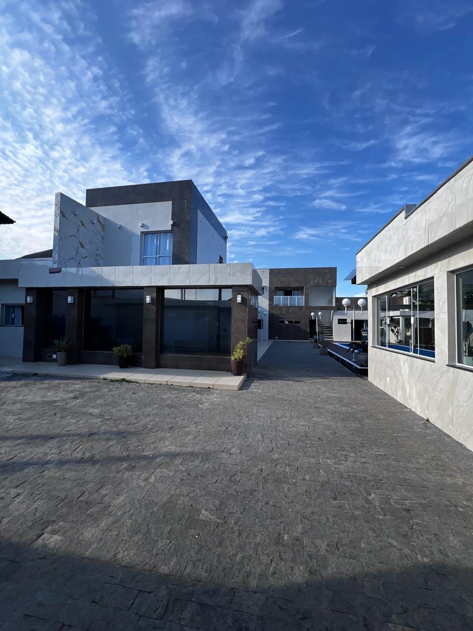 Casa à venda com 8 quartos, sendo 2 suítes, em Flórida, Praia Grande, SP