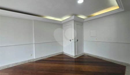 Apartamento à venda com 2 quartos, sendo 1 suíte,  em Vila Olímpia, São Paulo, SP